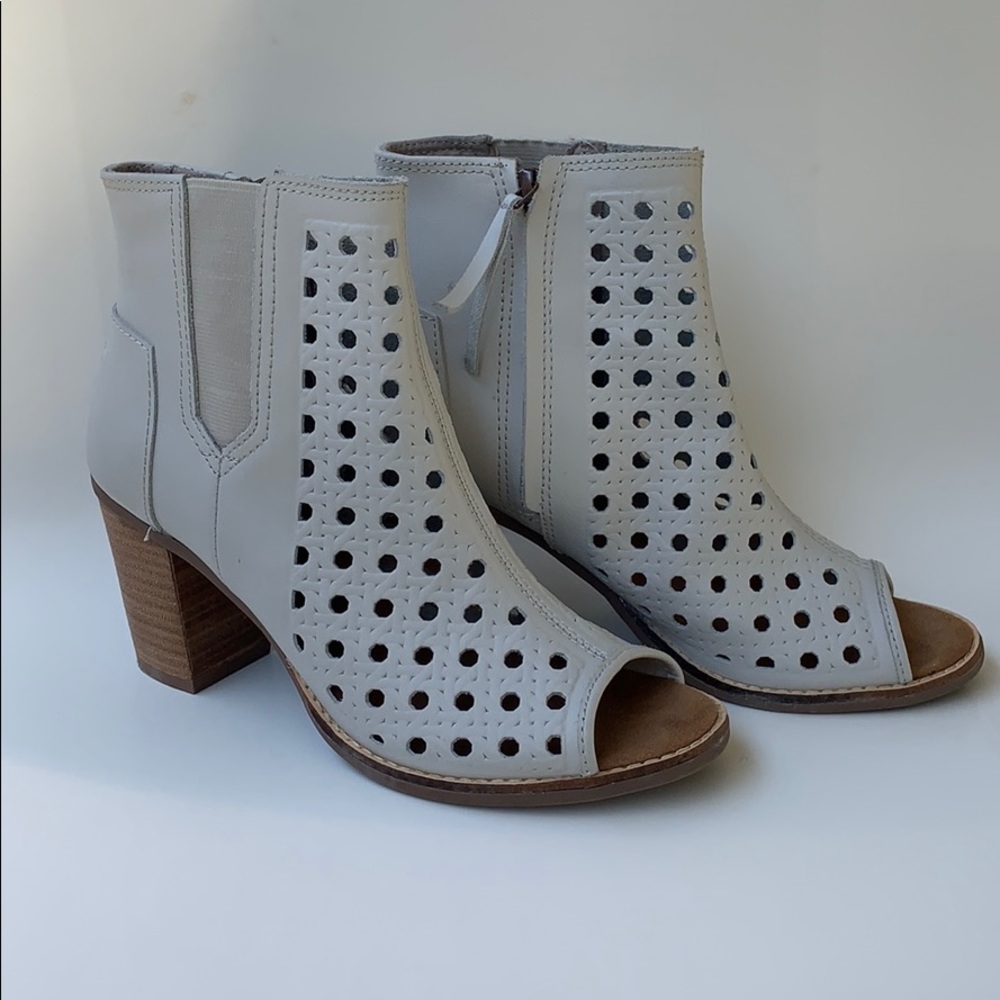TOMS Majorca Dove Gray Peep Toe Booties - sz. 8.5